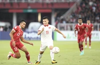 Nóng: HLV Troussier bất ngờ triệu tập Quang Hải và Công Phượng lên tuyển