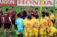 Quang Hải hòa nhập tốt, Công Phượng, Văn Toàn chưa lên tuyển