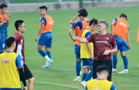 Bí mật danh sách 26 cầu thủ của HLV Troussier
