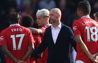 UEFA trừng phạt Man United