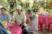 Bầu Đức ôm mặt khóc và cuộc gọi hoảng loạn cho HLV Dương Minh Ninh