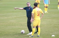 HLV Troussier khắt khe với dàn tuyển thủ mới