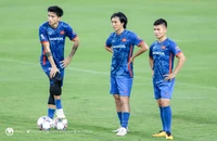HLV Troussier trả Văn Hậu về lại CLB, không gọi bổ sung