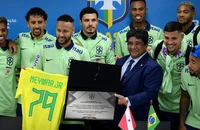 Neymar phá kỷ lục mọi thời đại