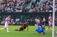 Messi lại 'gánh team' Miami trên sân cỏ nhân tạo