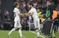 Ngồi dự bị ở Real, cơ hội cho Modric tái ngộ Messi