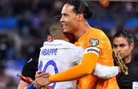 Đội trưởng Liverpool bị mắng là 'kẻ lười biếng'