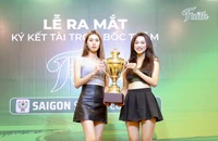 Khắc tên nhà vô địch lên cúp Faith