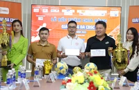 Độc đáo giải bóng đá CBSC - cúp Hoàng Long lần 1