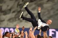 Real mời lại huyền thoại Zidane về cầm quân