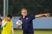 HLV Troussier: “Nhiều người nghĩ đội tuyển VN yếu hơn Iraq, thế cũng tốt”