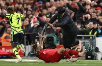HLV Klopp nổi giận khi trọng tài từ chối phạt đền cho Liverpool