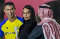 Ronaldo ghi bàn thứ 53 và những món quà Giáng sinh đắt tiền