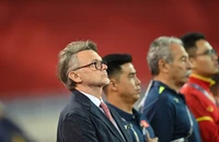Lời gan ruột của HLV Troussier và chuyến hành quân xa của tuyển VN