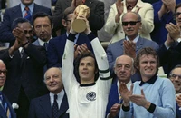 Cả nước Đức bàng hoàng và tiếc thương Hoàng đế Beckenbauer