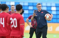 HLV Troussier: “Đá với Nhật 10 trận có thể thua 9, nhưng…”