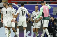 HLV Shin Tae-yong giận dữ trọng tài VAR làm Indonesia thua oan Iraq