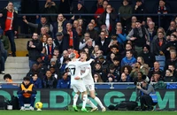 Người yêu Man United chia nửa vui buồn sau chiến thắng nhọc nhằn Luton