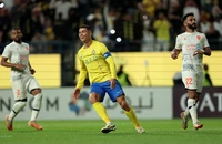 Ronaldo gây thất vọng, cổ động viên lại hô tên “Messi”
