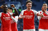Arsenal ăn mừng như vô địch, chọc tức đối thủ