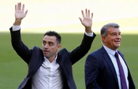 Barca sa thải HLV gây sốc và trận cuối của Xavi 