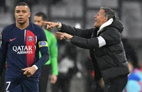 HLV Enrique không vui khi có quá nhiều câu hỏi về Mbappe