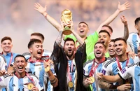 Bạn thân Pique không chúc mừng Messi và nỗi buồn của nhà vô địch 