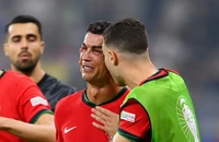 Mẹ của Ronaldo cũng khóc vì con trai sút hỏng phạt đền và nỗi đau của siêu sao