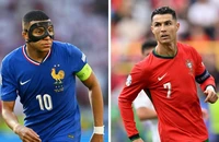 Đội trưởng Mbappe đụng độ nảy lửa với thần tượng Ronaldo 