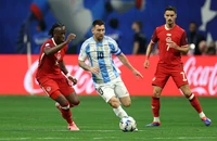 Messi trở lại, Argentina dễ dàng đè bẹp Ecuador