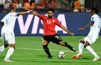 Salah từ chối khoác áo Ai Cập, Man United mua thần đồng Slovakia