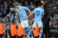 HLV Pep Guardiola giữ lại Bruyne, bỏ ngỏ tương lai Alvarez