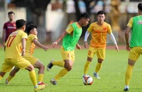 HLV Kim Sang-sik sớm tập trung đội tuyển cho giải châu Á và SEA Games