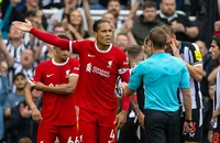 Virgil van Dijk chưa ký hợp đồng mới với Liverpool