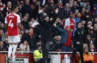 Arsenal gây sốc cho Man City và soán ngôi vô địch Premier League 