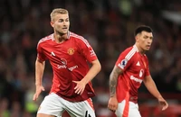 Trung vệ của Man United bị tấn công