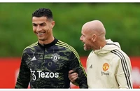 HLV Ten Hag trả đũa sâu cay lời chỉ trích của Ronaldo
