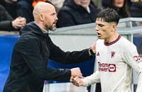 HLV Ten Hag trừng phạt Garnacho vì 'like' bài chỉ trích của Ronaldo? 