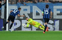 Thủ môn Arsenal tiết lộ bí quyết phá quả phạt đền kỳ diệu