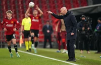 HLV Ten Hag đang bị Man United bỏ rơi