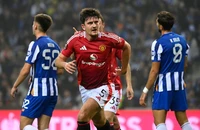 Thoát thua phút bù giờ, HLV Ten Hag cầu xin người hâm mộ Man United