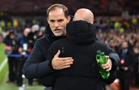 Ghế nóng HLV Ten Hag sắp cháy, MU nhớ đến Tuchel