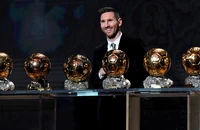 Siêu sao Messi bất ngờ nhận giải thưởng lớn