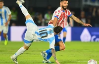HLV Scaloni gặp khó trong việc giúp ngôi sao Messi tỏa sáng 