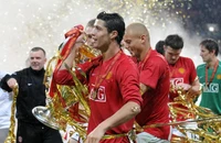 Arsenal và nhiệm vụ lật ngược thế cờ: Học hỏi CLB Man United