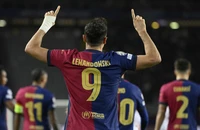 Tiền đạo Lewandowski đuổi theo kỷ lục của Messi và Ronaldo