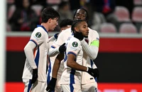 Chủ nhà Chelsea gây đau khổ cho Aston Villa