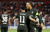 HLV Arne Slot cảnh báo Liverpool không thể vô địch