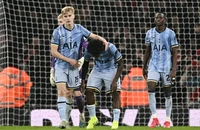Tottenham và HLV Ange Postecoglou đang bị tổn thương