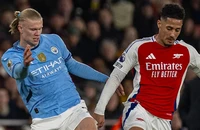 Sao Arsenal trả đũa xấu xí với tiền đạo Haaland